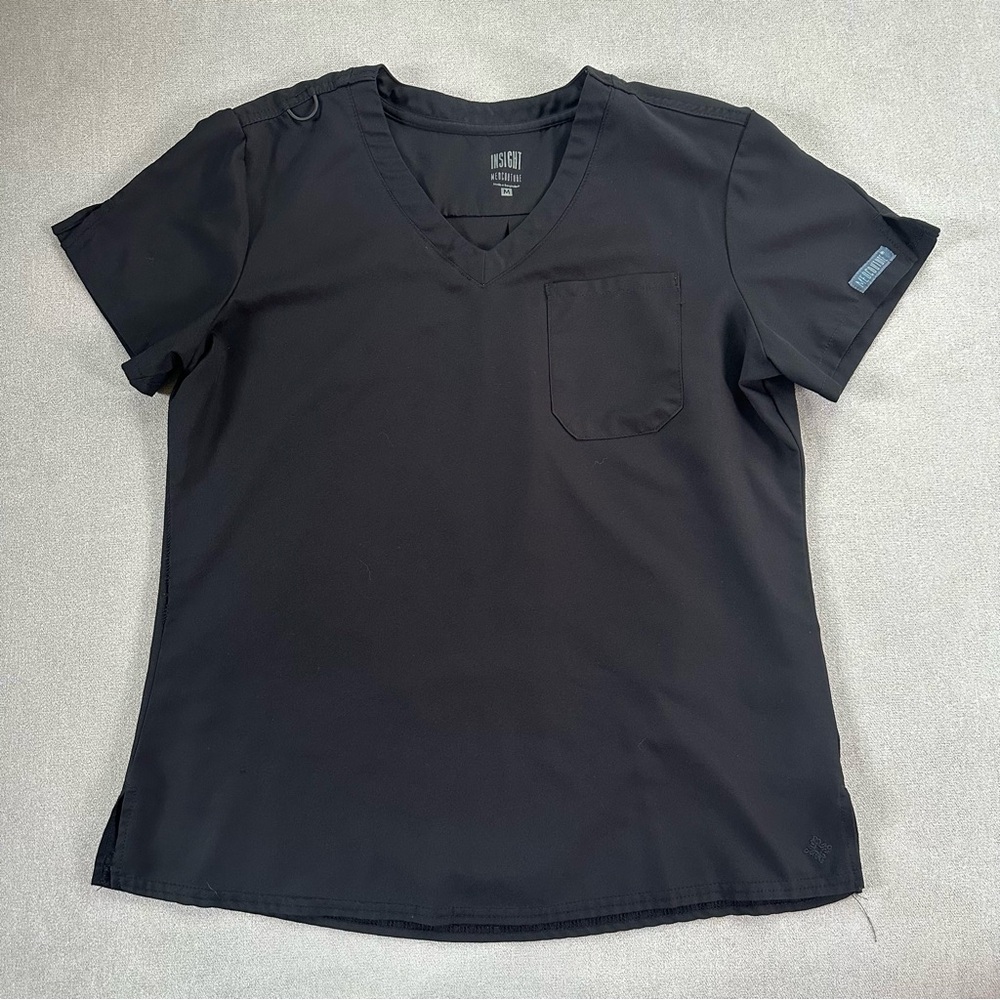 Med Couture Insight Women’s Black V-Neck Short Sleeve Scrub Top. Medium